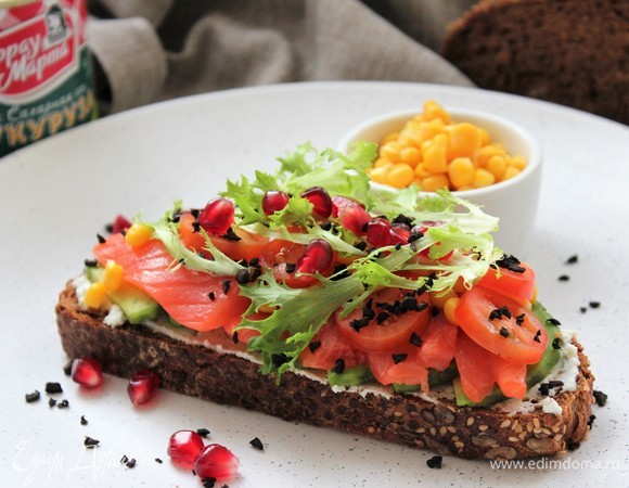 Подать к тосту кукурузу.