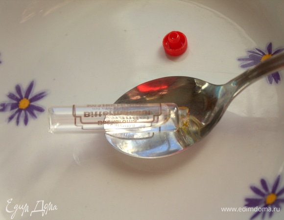 Добавить миндальную эссенцию.