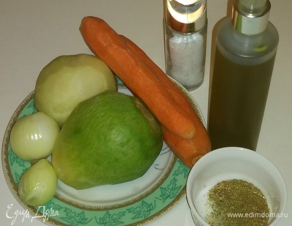 Для начала неободимо почистить и вымыть овощи. Для салата необходимо взять 0,5 кг редьки зеленой. В отдельной емкости смешать все специи.