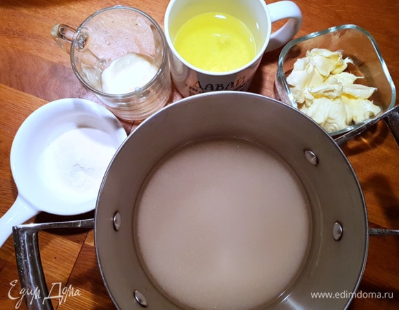 Пока коржи остывают, займемся приготовлением суфле.