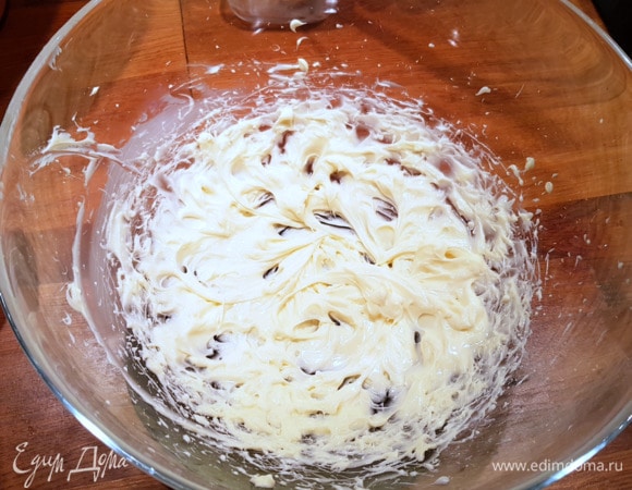 Отставляем в сторону нашу масляную основу и займемся итальянской меренгой, а также подготовим все для сборки торта.