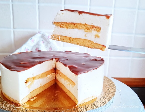 Показываю тортик без украшения, чтобы был виден тонкий шоколадный слой.