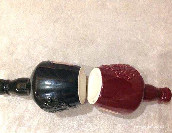 В глубокую тарелку наливаю ликеры.