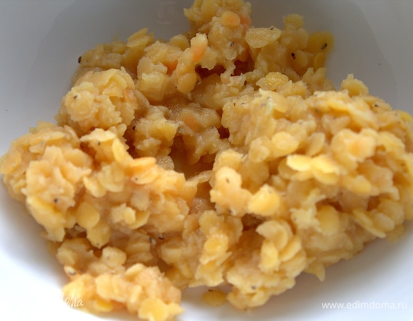 Отмеряем 100 г готовой чечевицы.