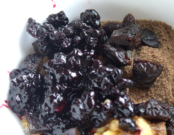 Добавила пару ложек черничного варенья, только ягоды, без сиропа.