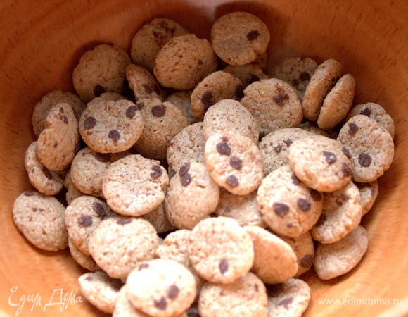 Можно обвалять в кунжуте или в сухих хлопьях для завтрака.