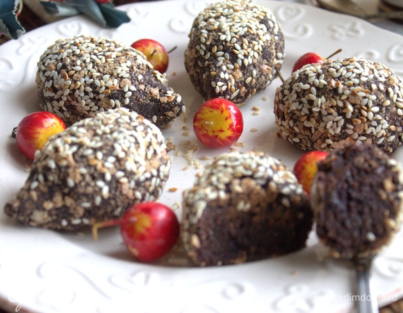 Сделала много фото разреза, но получилось не очень. Чечевица совершенно не чувствуется, слегка чернослив и больше какао.