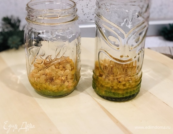 2 слой: выкладываем чечевицу.