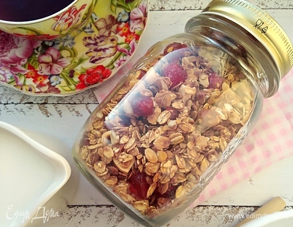 Переложить готовый завтрак в банку с плотной крышкой.