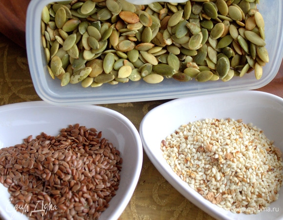 Для украшения верха у меня были такие семечки.