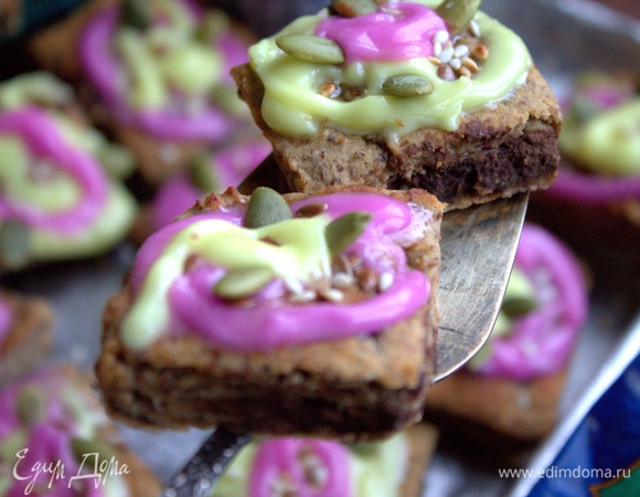 По вкусу и по структуре напоминает пряники, но с ярким шоколадным вкусом.