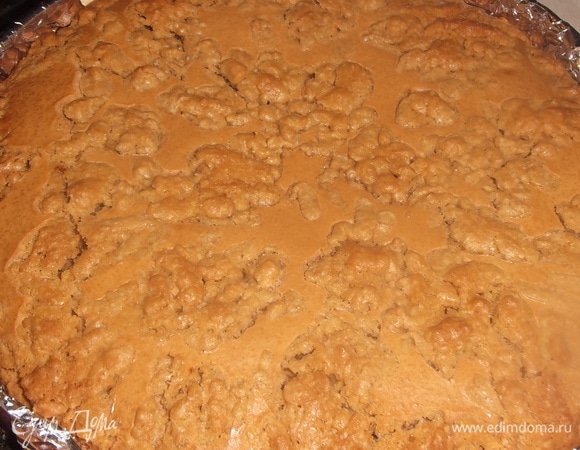 Поставить пирог в разогретую духовку. Выпекать при 190°C 45 минут. Ориентируйтесь по своей духовке.