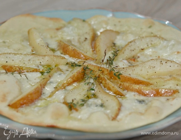 Выпекать пиццу в разогретой духовке на специальном камне 5 минут.