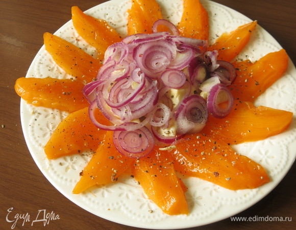 Посыпаем перцем.