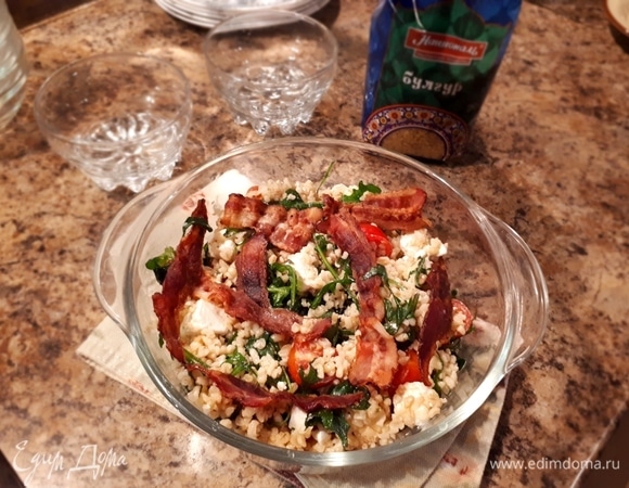 Собрать салат. Заправить соусом.