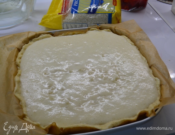 Вылить готовый рисовый пудинг.