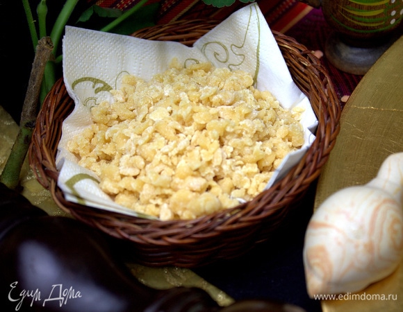 Лапша быстро подсыхает, потом ее можно хранить высушенной для других супчиков.