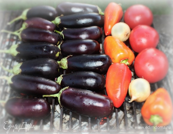 Или просто выложить на решетку, если лень возиться или шампуров под рукой нет.