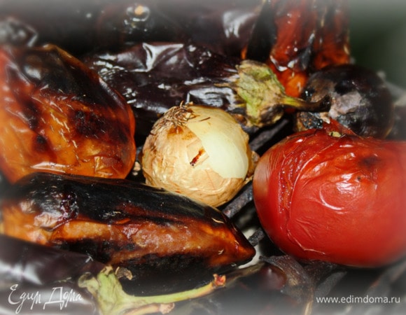 Без шампуров, конечно, будет хлопотнее, зато интереснее, особенно если нет под рукой чего-то типа кулинарного зажима.