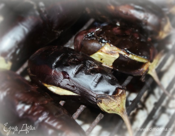 Баклажаны начинают трескаться чуть позже, чем перцы с помидорами.