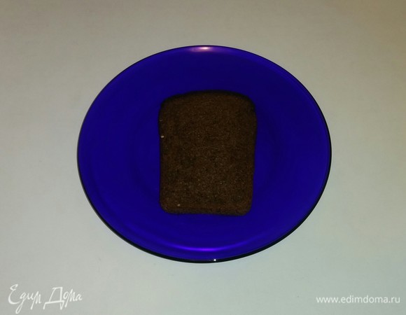 Делаем тосты средней зажаренности в тостере. Если режим приготовления тостов есть в духовке, то надо выставить этот режим и готовить тосты около 3–4 минут (зависит от толщины кусочков хлеба). Главное, чтобы не подгорели.