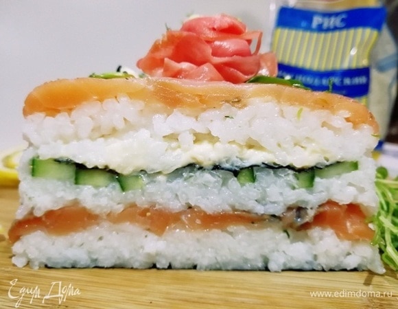 Отрезаем кусочек и подаем к столу. Приятного аппетита!