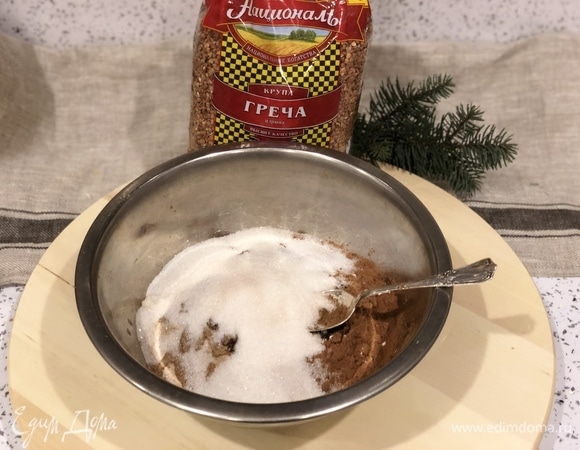 Добавить 1/2 стакана сахара.