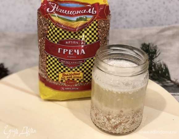 Добавить миндальное молоко (200 мл) без орешков дробленых. Я приготовила его с вечера. Измельченный неочищенный миндаль размолола в блендере и залила холодной водой на ночь. Теперь все хорошо перемешать.