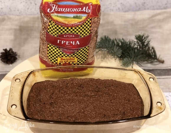 Выливаем в форму для кекса.