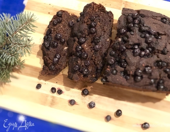 Вынимаем кекс из духовки и разрезаем.