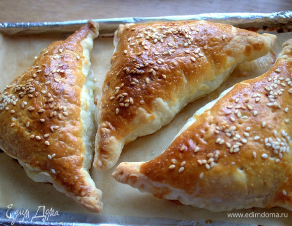 Выпекала в мини-электропечке 10 минут при 210°C и 20 минут при 180°C, но в духовке газовой, возможно, будет время другое.