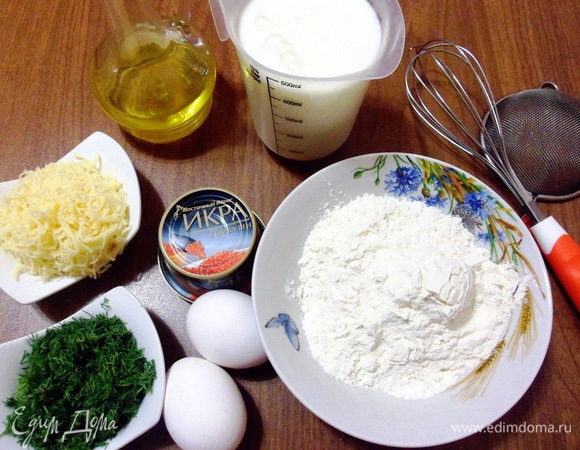 Основные продукты - молоко, мука пшеничная, твердый сыр, яйца, растительное масло, укроп свежий, соль и сахар.