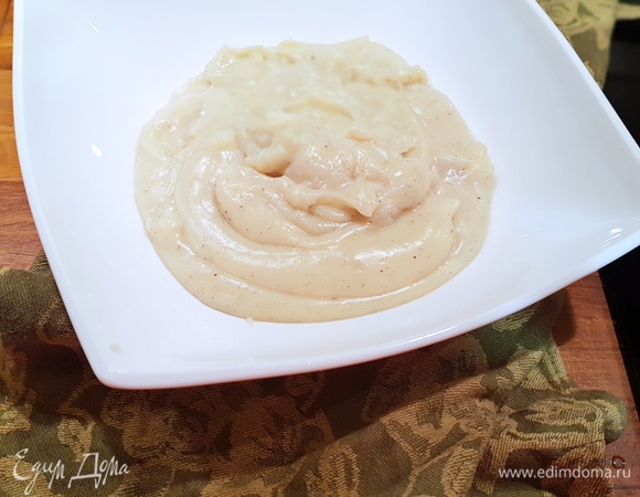 Вот такой крем получился. Перекладываем крем в глубокую чашку.