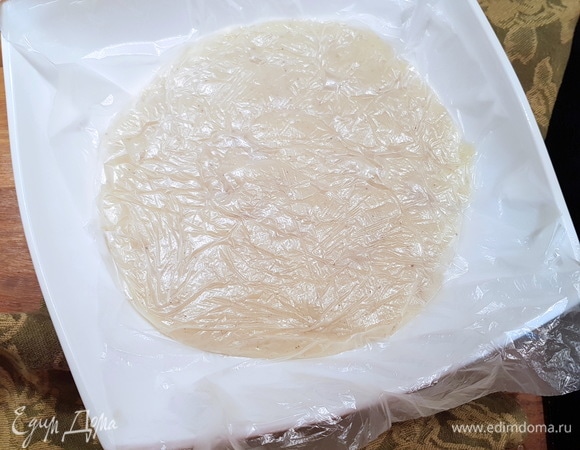 Накрываем крем пленкой в контакт и отставляем до полного остывания при комнатной температуре.