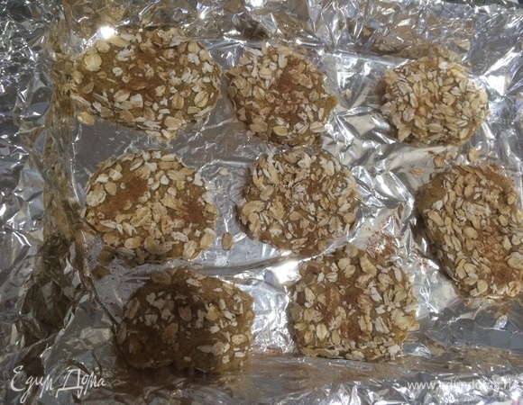 Время выпечки при 180°C — 5–10 минут. Проверяйте, у всех духовка разная.