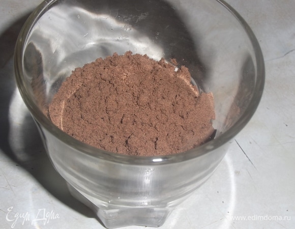 Берем черемуху молотую (1/2 стакана).