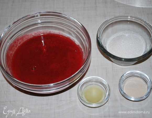 Из общего количества малины у меня получилось 250 грамм пюре.