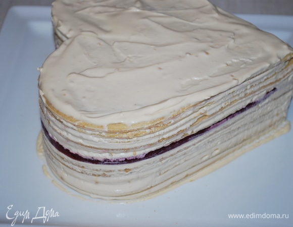 Украсьте торт по своему вкусу. Дайте ему пропитаться.