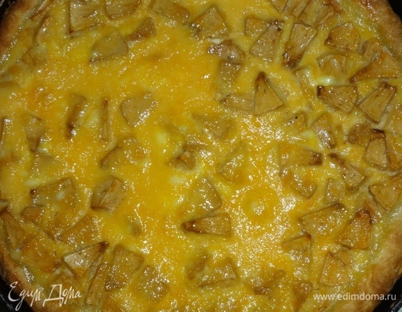 Готовый пирог достать из духовки и дать полностью остыть в форме.