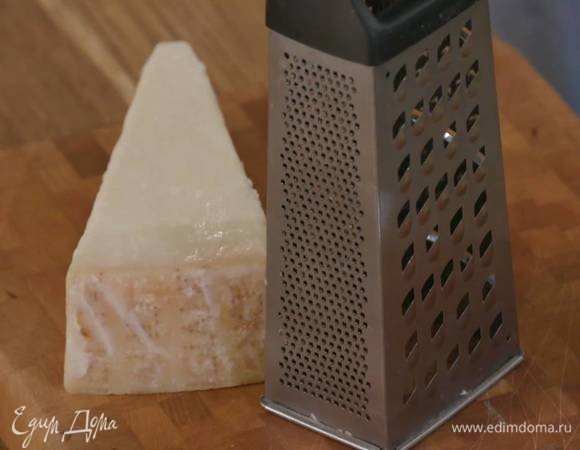 Сыр натереть на самой мелкой терке.