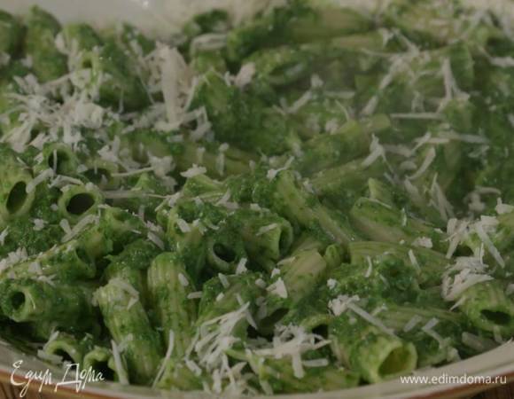 Готовую пасту посыпать оставшимся сыром.<br />
 