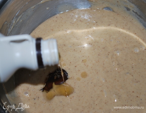 Добавьте в тесто кленовый сироп.