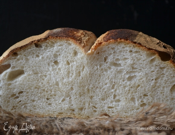 Выпекать первые 20 минут под крышкой (или с паром). Затем крышку снять и печь еще в течение 15–20 минут. Готовый хлеб охладить на решетке. Смачного!