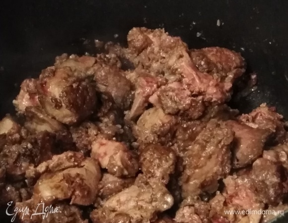 Обжарить до золотистой корочки.