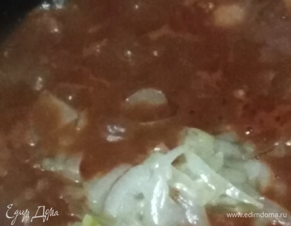 Добавить пережаренный лук.