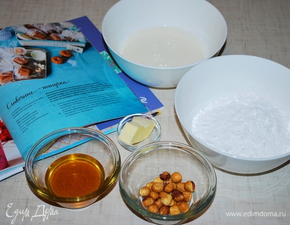 Готовить очень быстро и просто. Рецепт взяла из книги «Сладкие подарки своими руками» Юлии Высоцкой. От себя добавила жареный фундук.