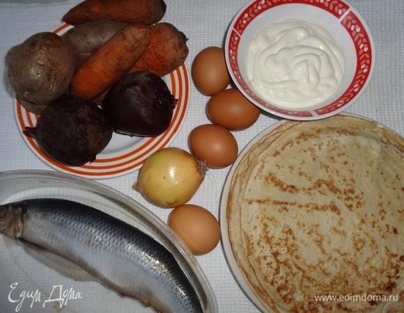 Подготовить продукты, необходимые для приготовления блюда. Блинчики испеките заранее по любимому рецепту.