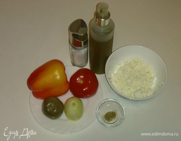 Собираем вместе все необходимые для салата ингредиенты.
