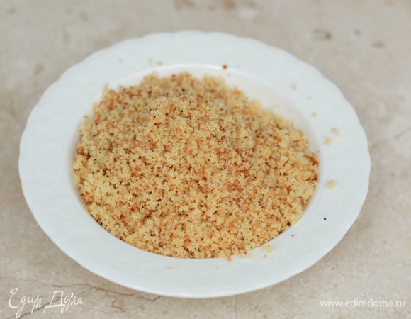 Обрезки измельчите в блендере.