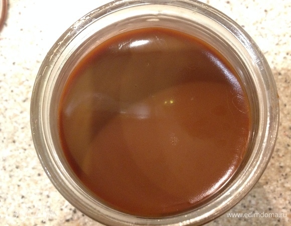 Вареное сгущенное молоко должно быть комнатной температуры.